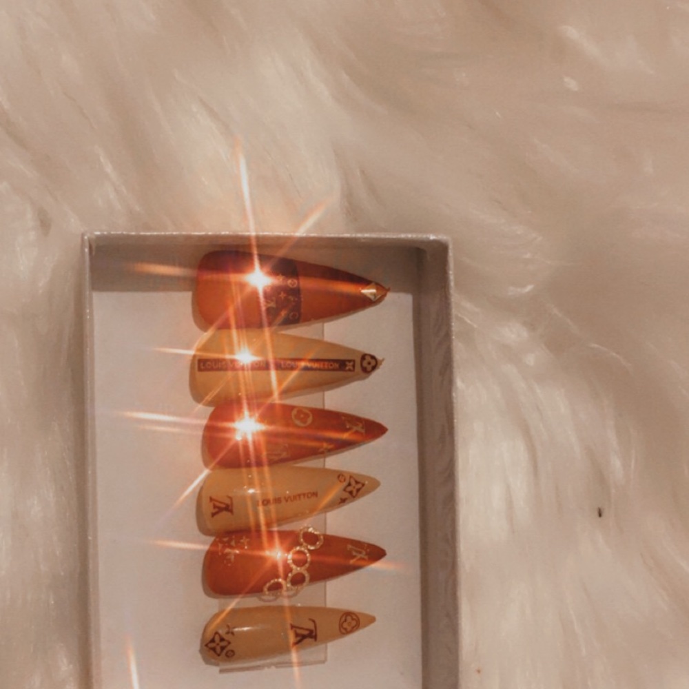 Artificial nails